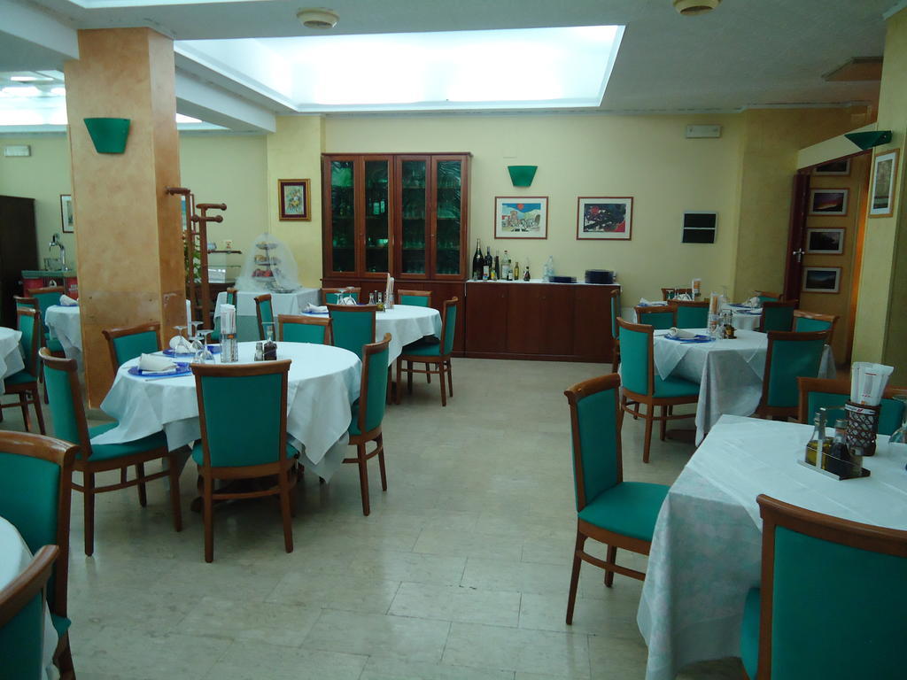 Hotel Ristorante Mommo Polistena Exterior foto