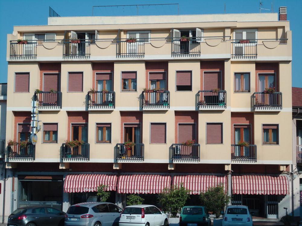 Hotel Ristorante Mommo Polistena Exterior foto